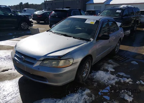 2001 Honda Accord 2.3 Lx z USA, uszkodzony, nr VIN 1HGCG66571A142597